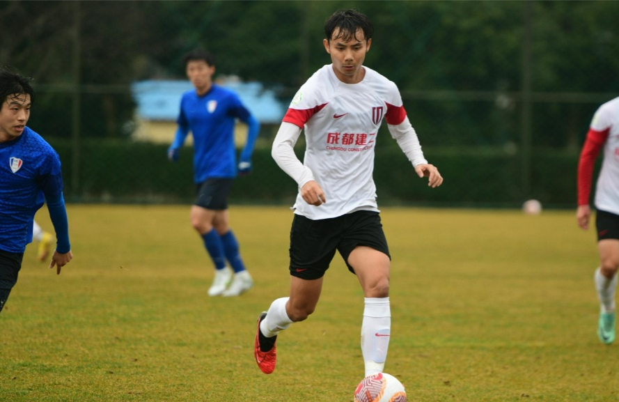 爱游戏电竞包含清晨葡超传出新动向，成都蓉城再遭质疑，管理层表态——赛场秩序良好，赛季目标并未改变的词条