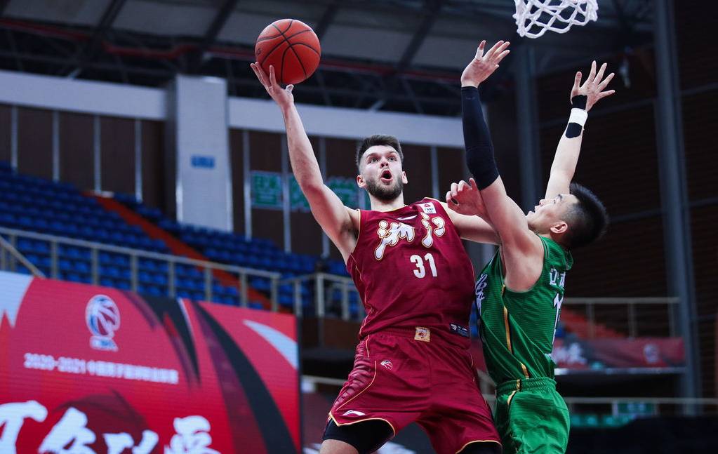 爱游戏体育关于萨克拉门托国王训练开放日；今晚临场应变引欢呼；CBA季后赛在即；赛程密集仍需轮换的信息