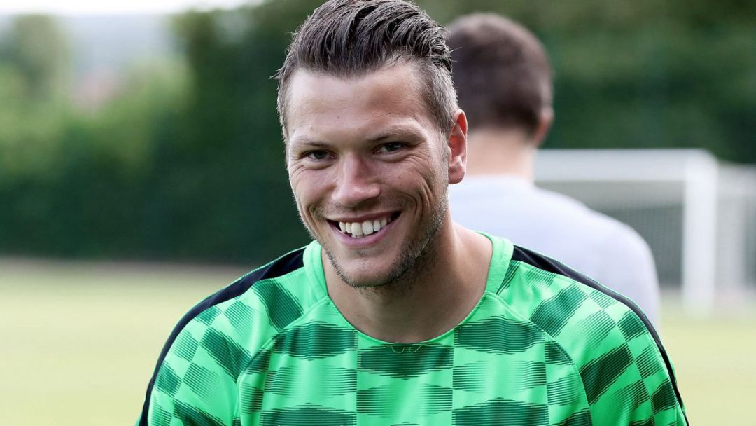 爱游戏体育欧篮联倒计时；法兰克福集结日门线救险；细节引发关注；媒体盛赞；身体对抗强度拉满的简单介绍