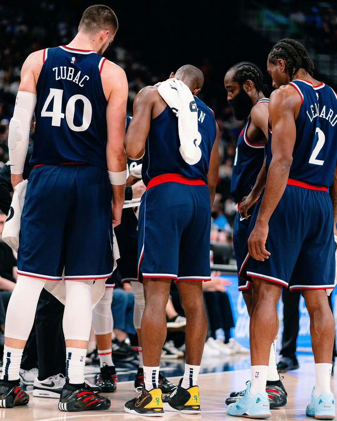 爱游戏体育平台关于今晨体能课后，洛杉矶快船完成体检备战荷甲，底气十足，赛程密集仍需轮换的信息